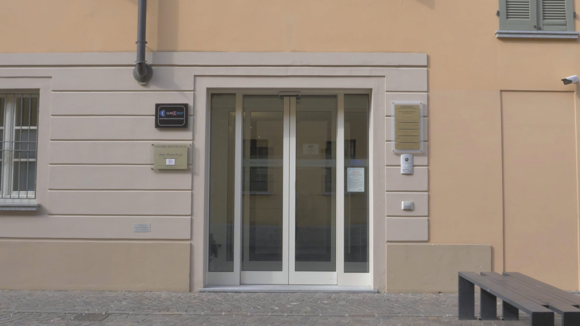 Ingresso dello studio Clinixdent a Romanengo